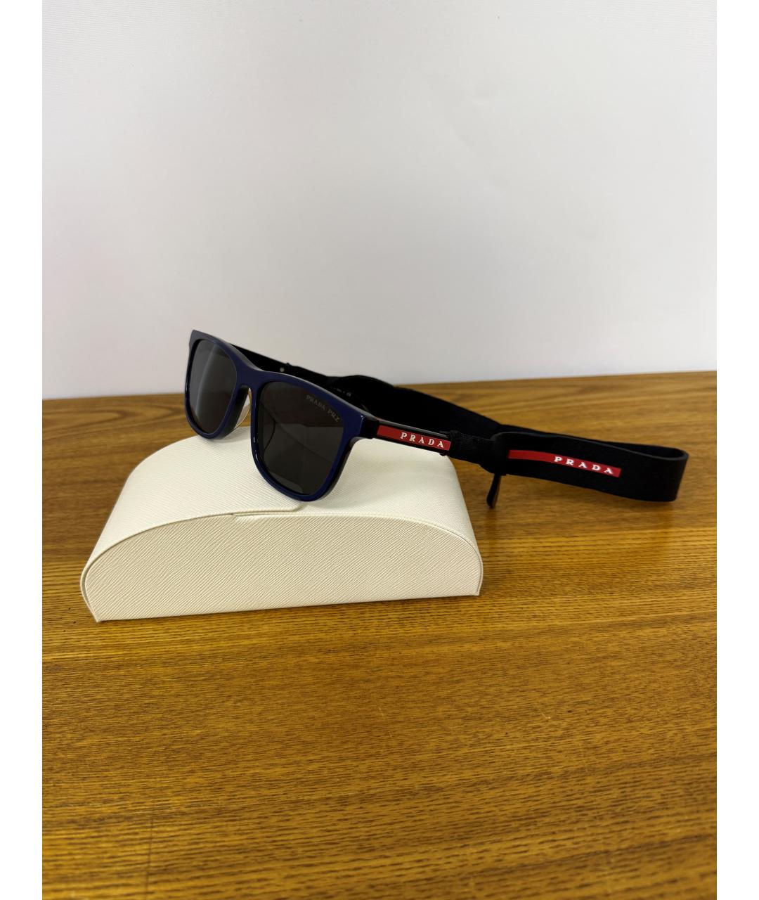 PRADA Черные пластиковые солнцезащитные очки, фото 2