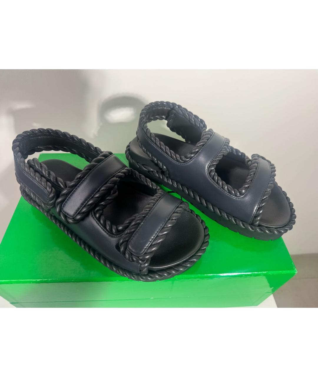 BOTTEGA VENETA Темно-синие кожаные сандалии, фото 3