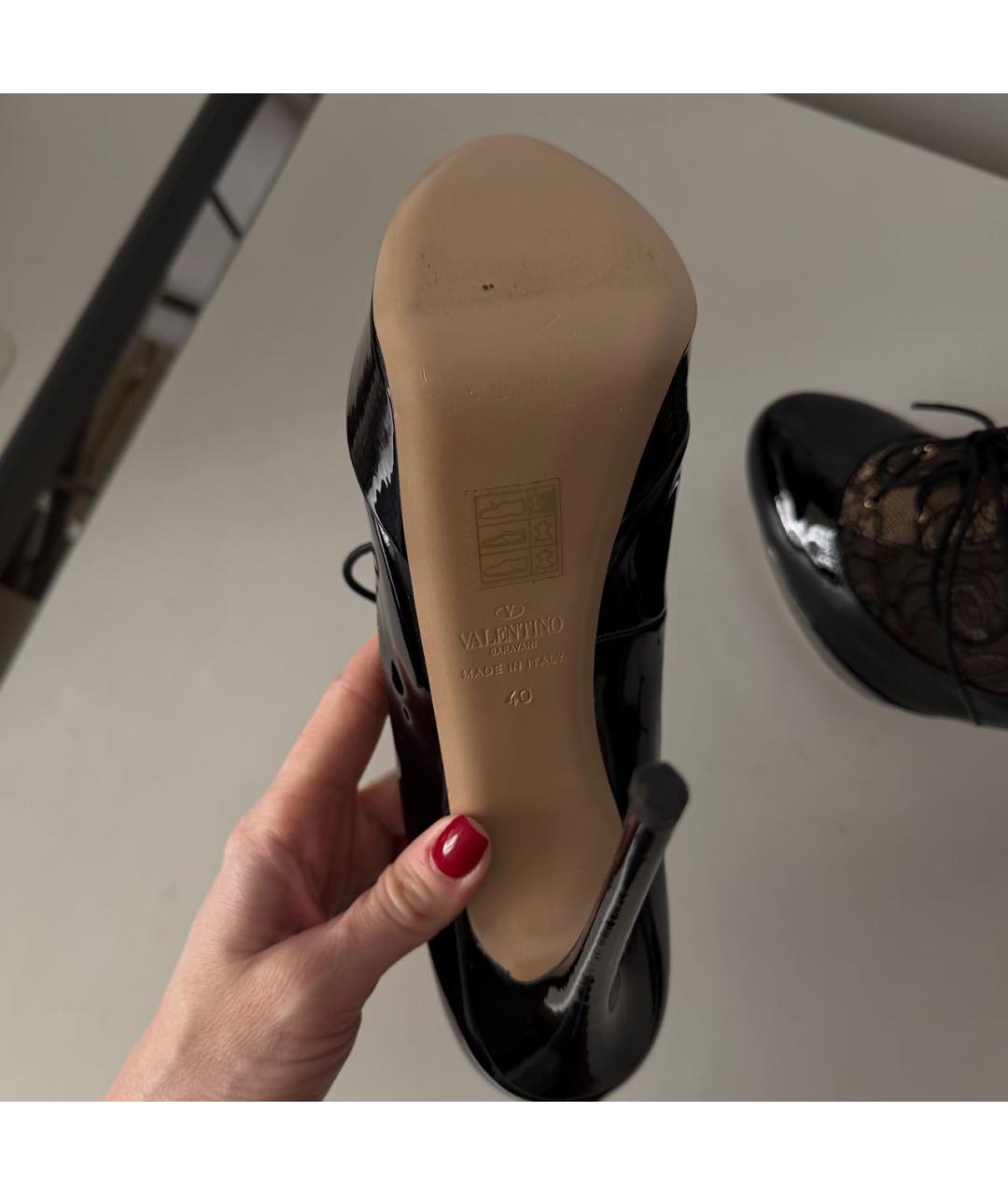 VALENTINO Черные ботильоны из лакированной кожи, фото 6