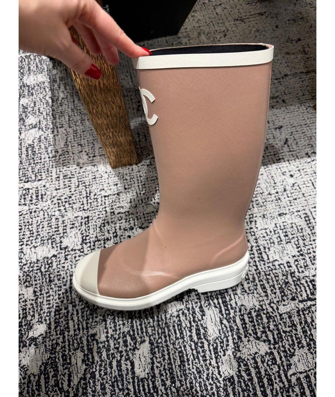 CHANEL Бежевые резиновые сапоги, фото 5