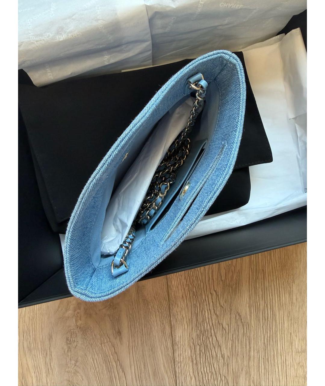 CHANEL Голубая деним сумка с короткими ручками, фото 5