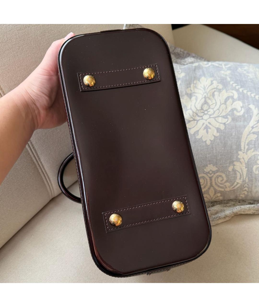 LOUIS VUITTON Бордовая сумка с короткими ручками из лакированной кожи, фото 4