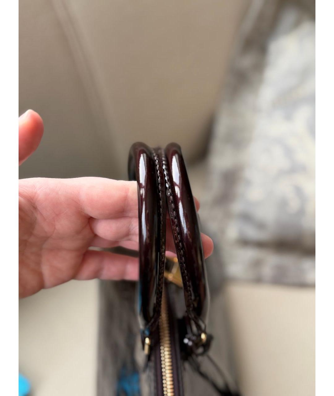 LOUIS VUITTON Бордовая сумка с короткими ручками из лакированной кожи, фото 3