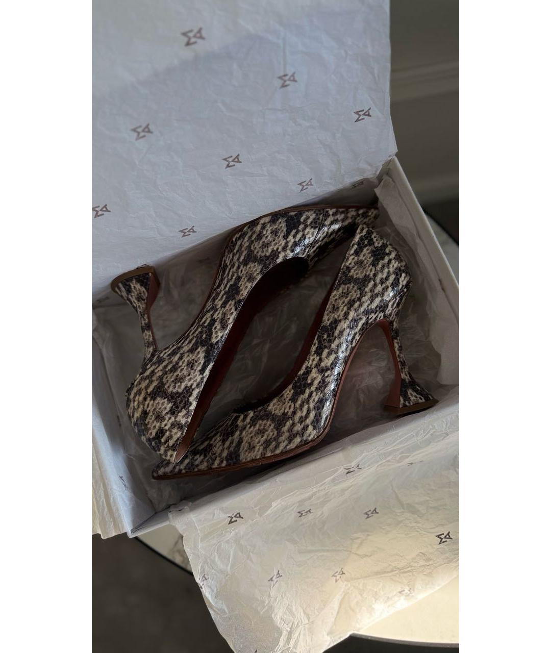 Amina Muaddi Коричневые кожаные туфли, фото 2