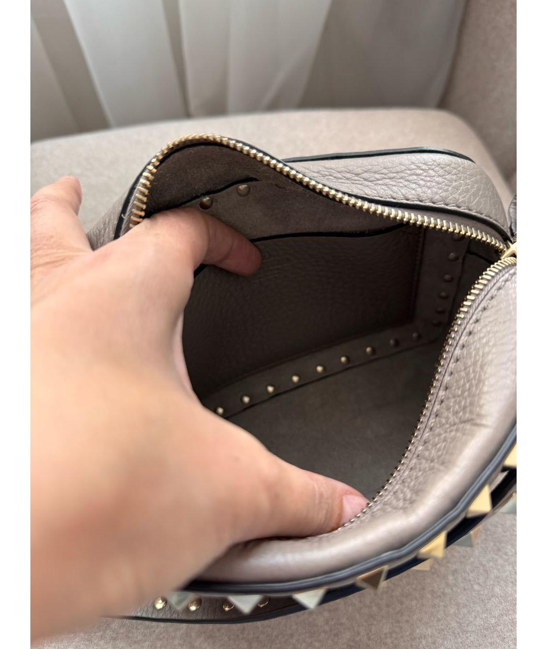 VALENTINO Серая кожаная сумка через плечо, фото 4