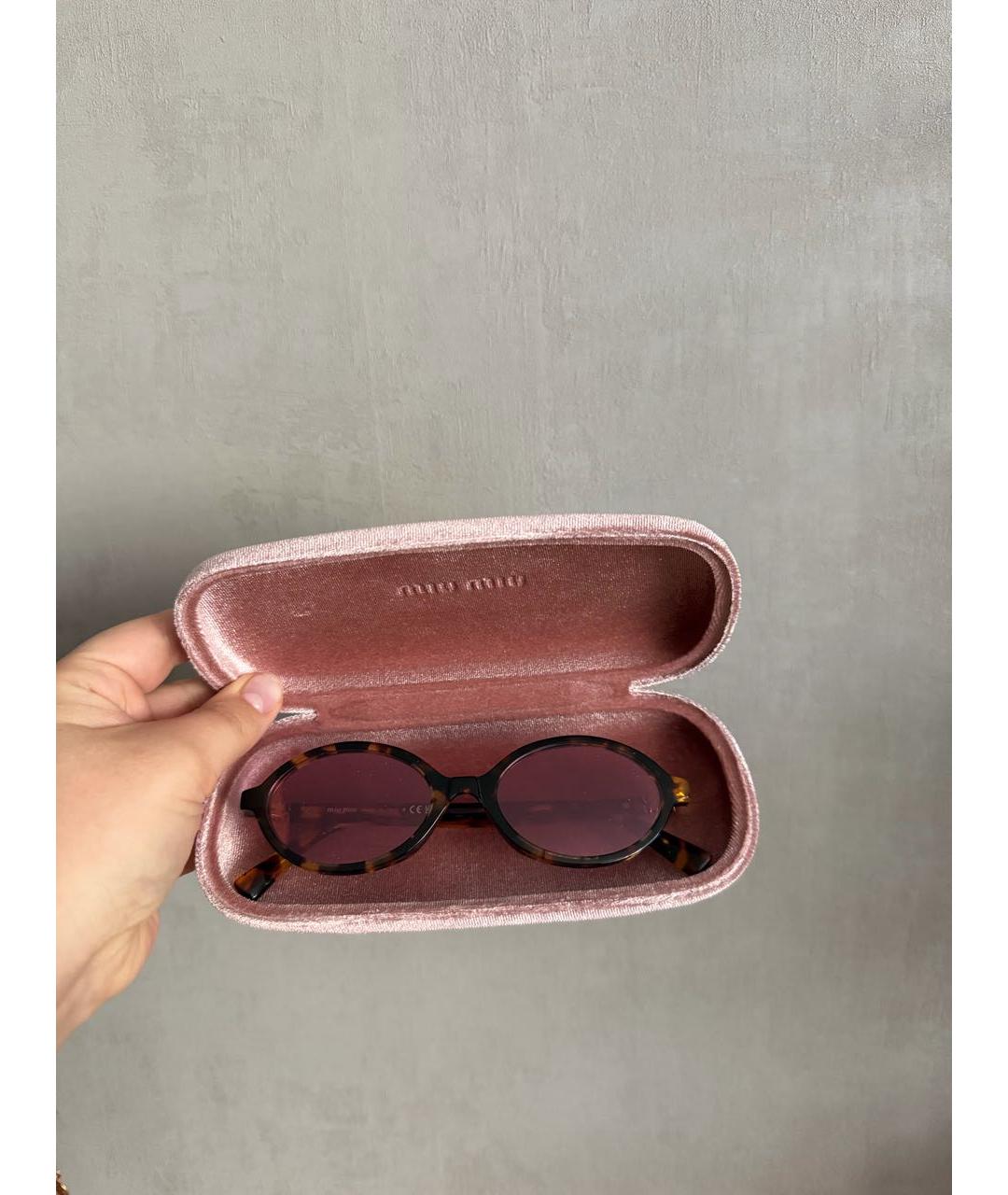 MIU MIU Коричневые пластиковые солнцезащитные очки, фото 4