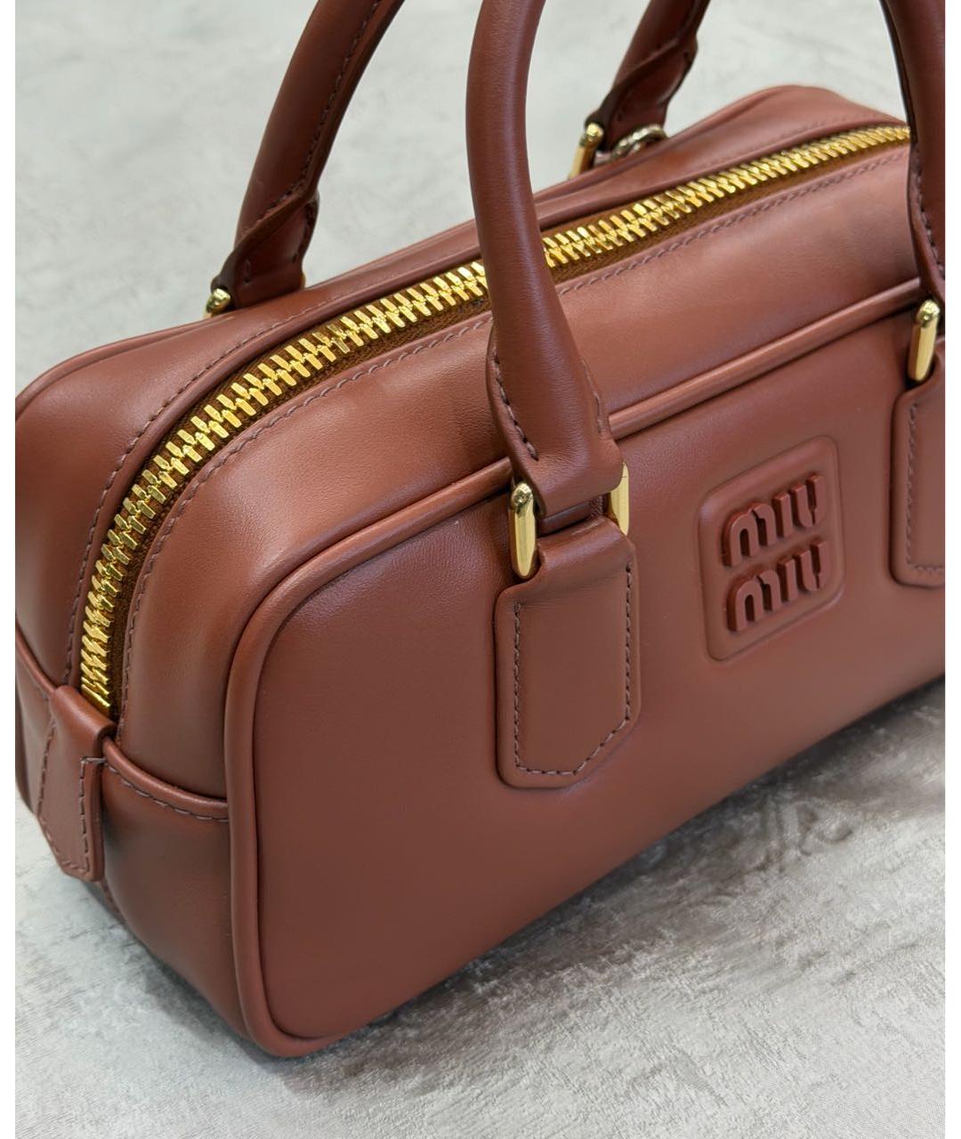 MIU MIU Коричневая кожаная сумка с короткими ручками, фото 3