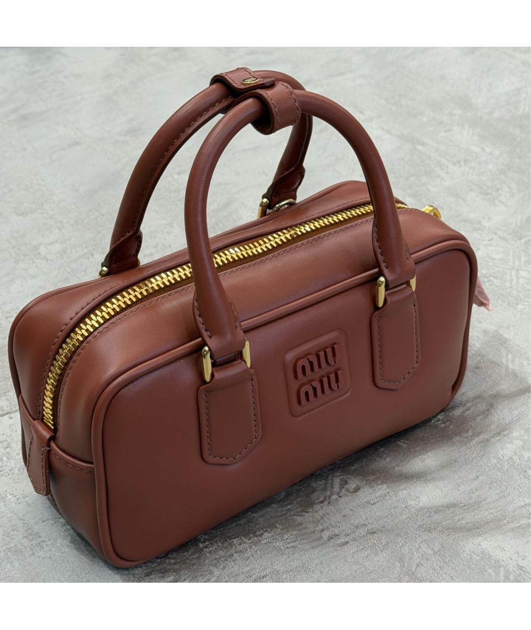 MIU MIU Коричневая кожаная сумка с короткими ручками, фото 2