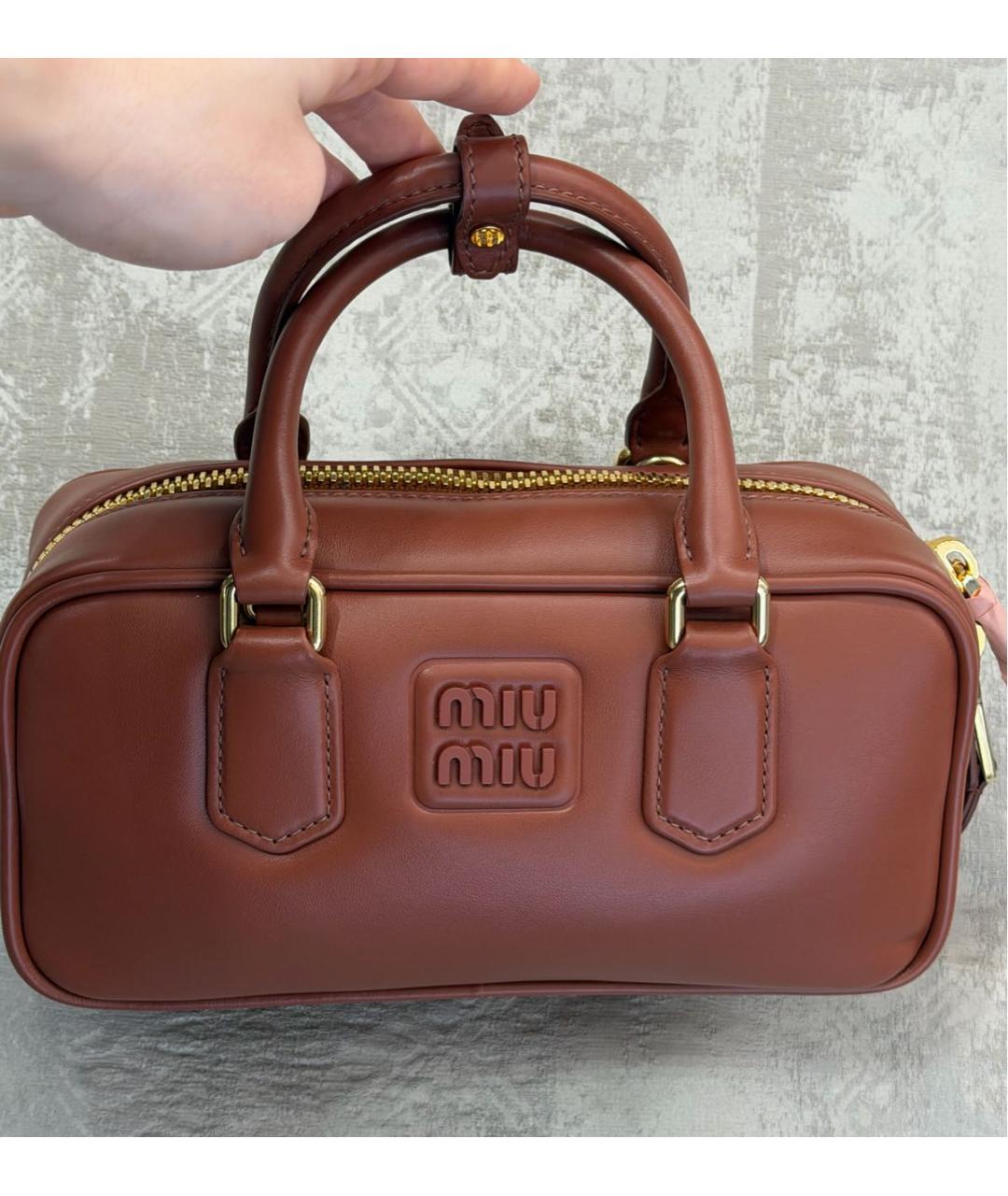MIU MIU Коричневая кожаная сумка с короткими ручками, фото 4