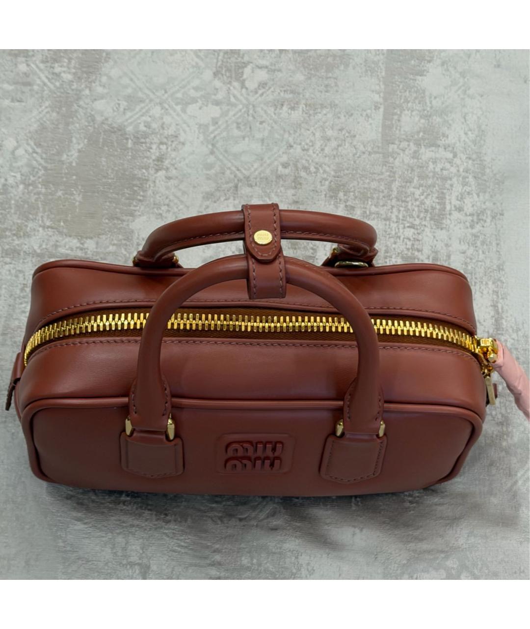 MIU MIU Коричневая кожаная сумка с короткими ручками, фото 5