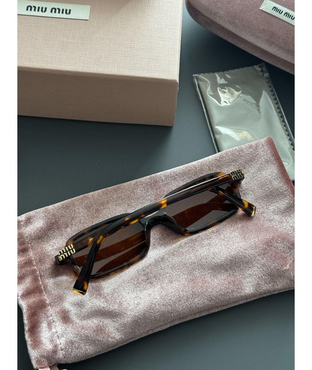 MIU MIU Коричневые пластиковые солнцезащитные очки, фото 3