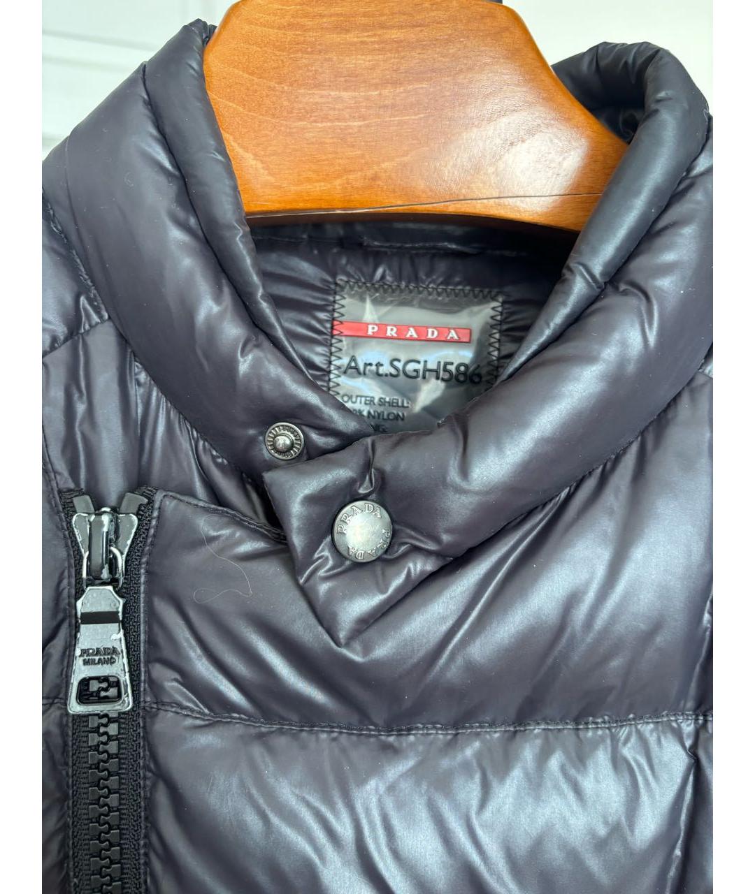 PRADA Черный полиэстеровый пуховик, фото 3