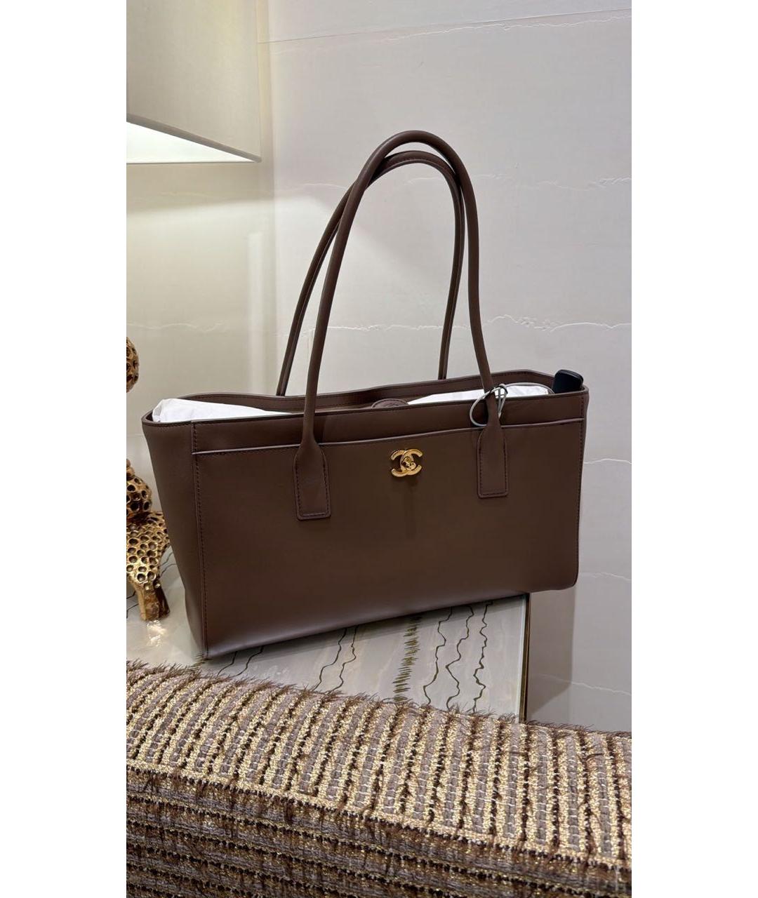 CHANEL Коричневая кожаная сумка тоут, фото 3