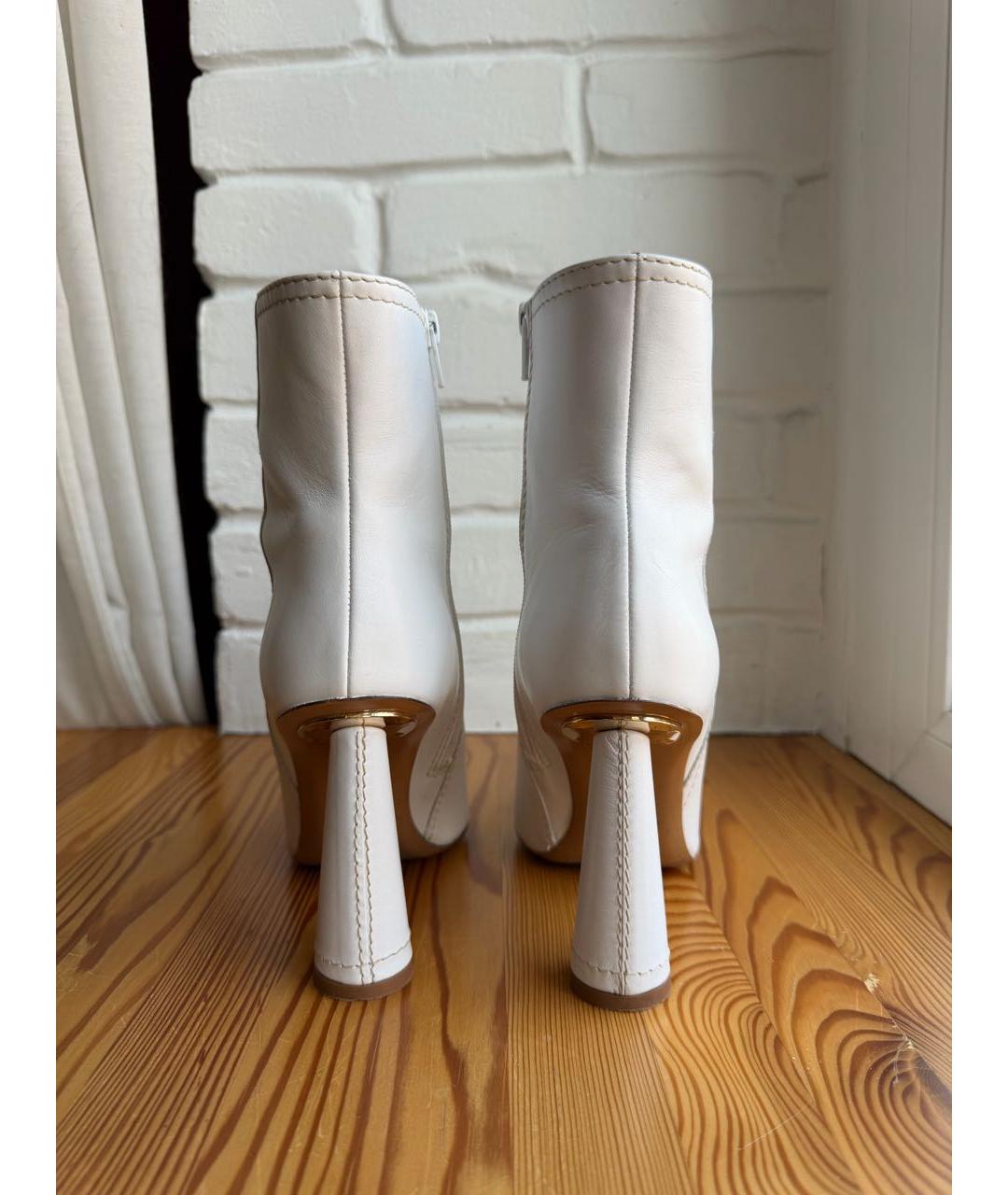 JACQUEMUS Белые кожаные ботильоны, фото 4