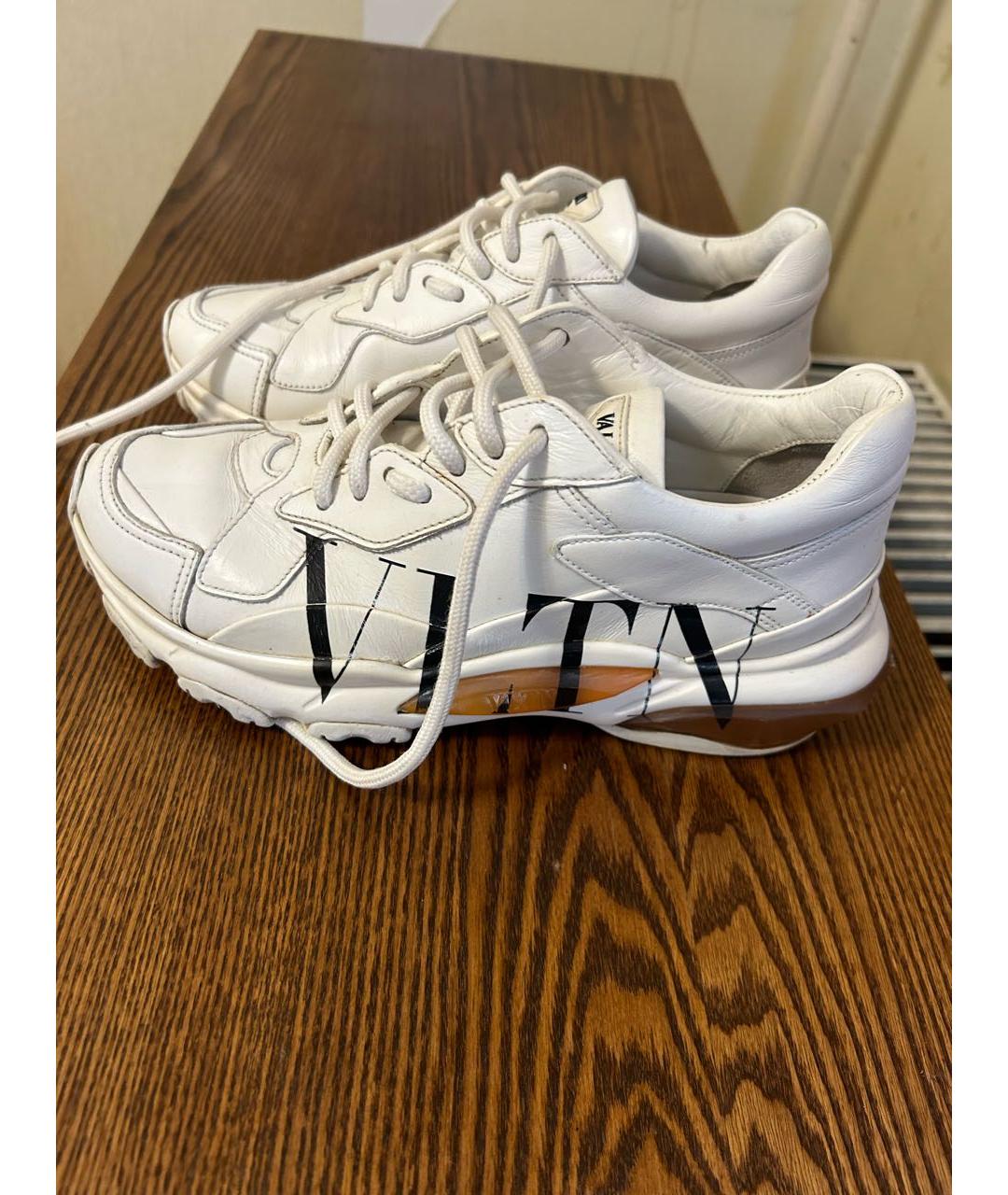 VALENTINO Белые кожаные кроссовки, фото 2