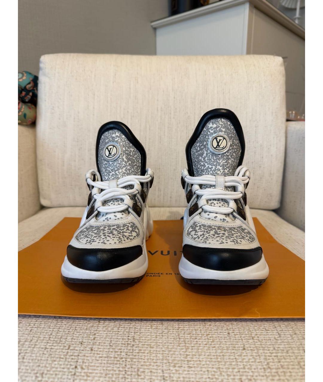 LOUIS VUITTON Белые кожаные кроссовки, фото 2