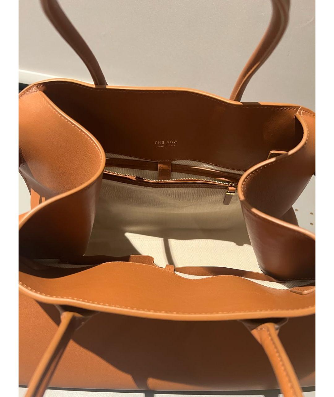 THE ROW Коричневая кожаная сумка с короткими ручками, фото 4