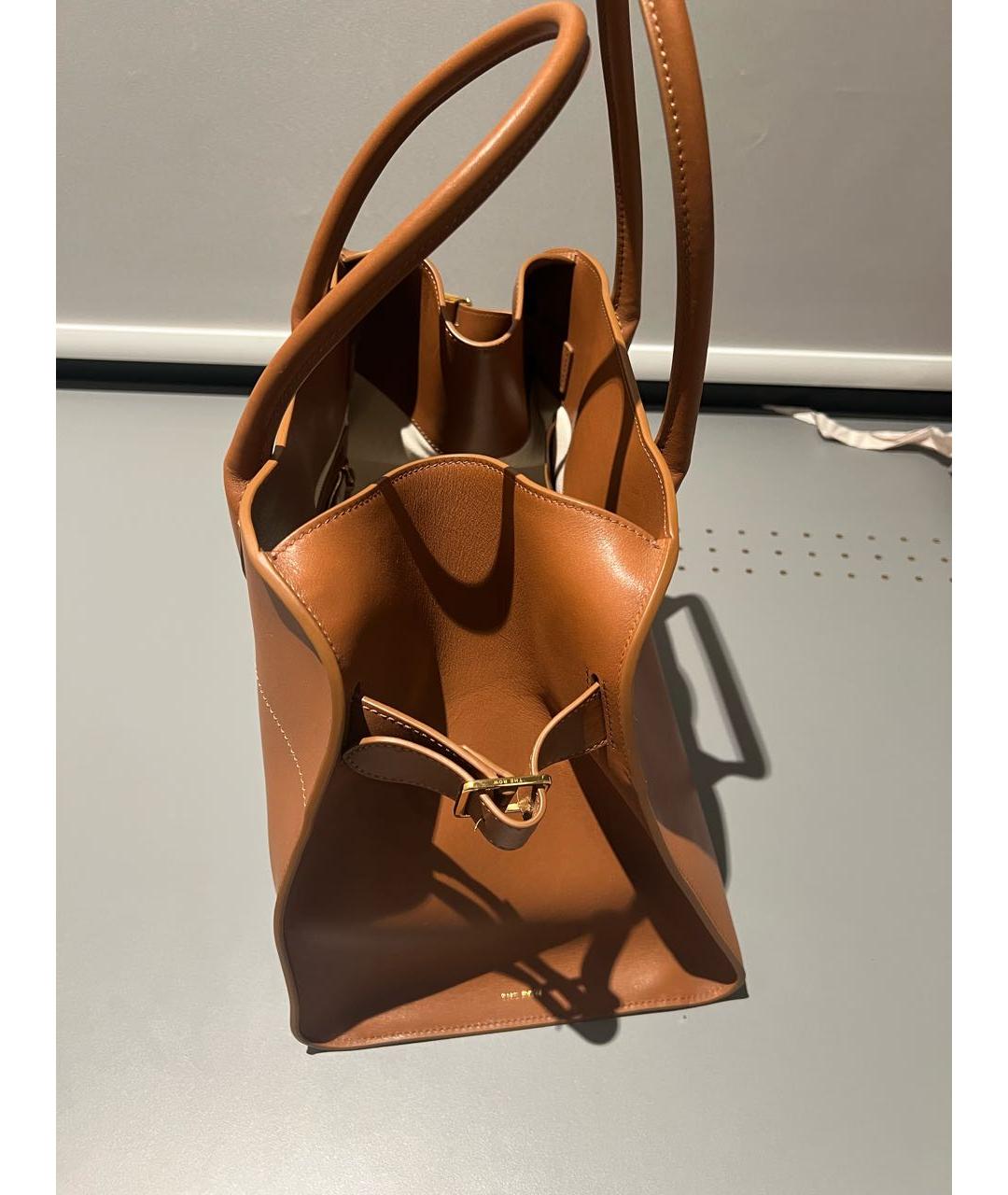 THE ROW Коричневая кожаная сумка с короткими ручками, фото 7