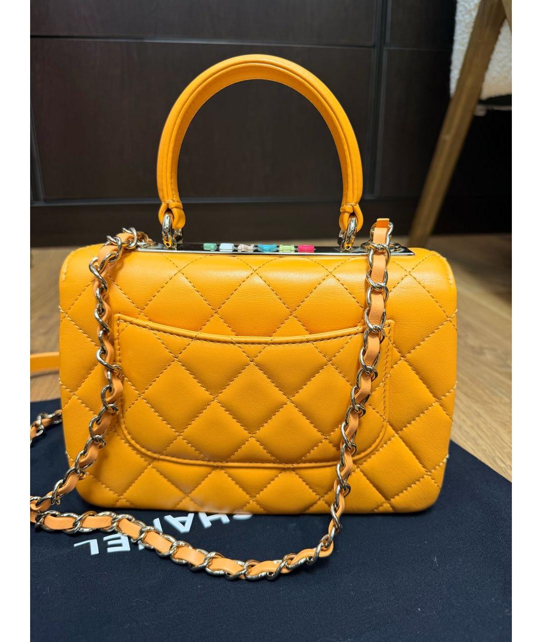 CHANEL Оранжевая кожаная сумка с короткими ручками, фото 3