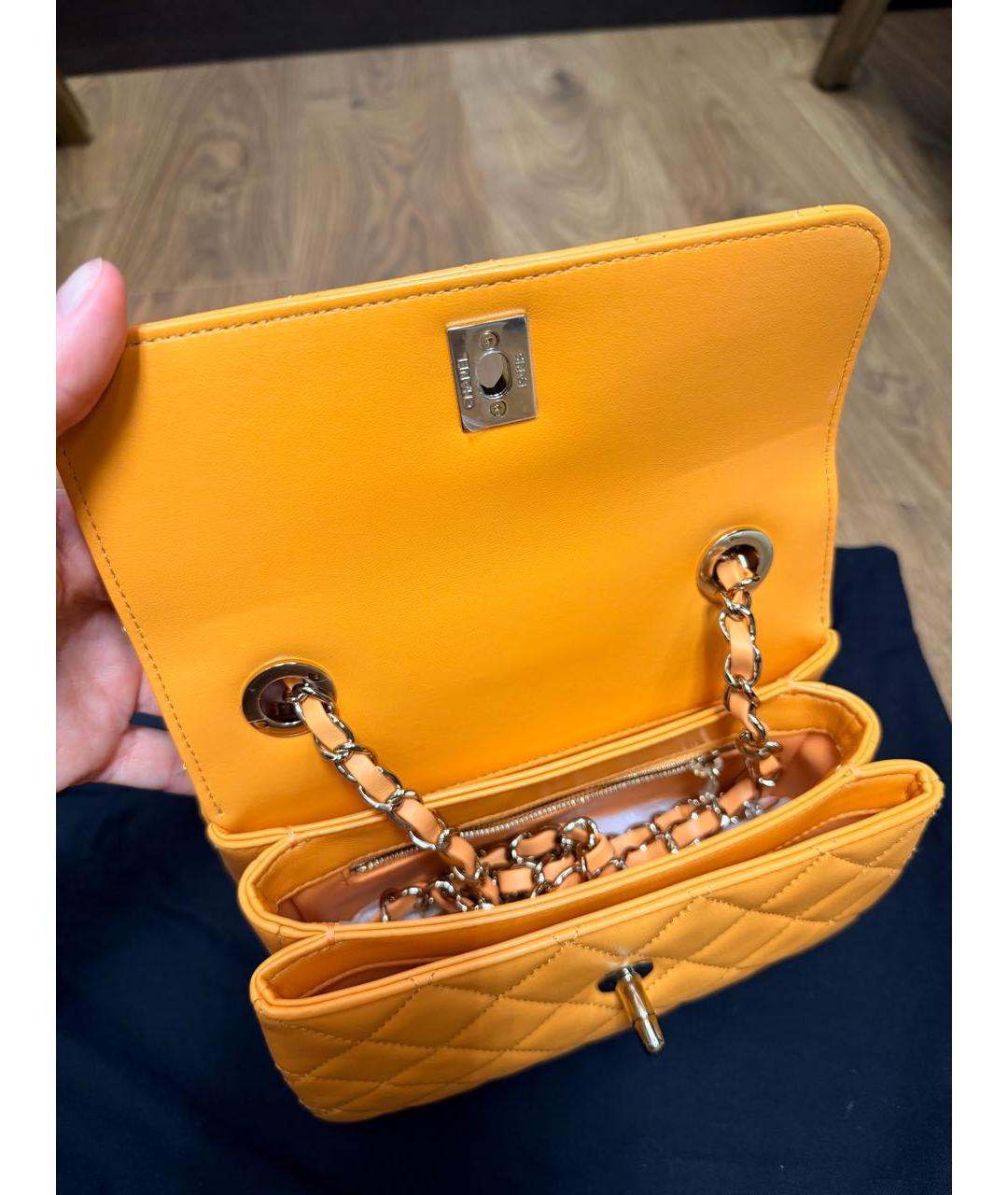CHANEL Оранжевая кожаная сумка с короткими ручками, фото 4