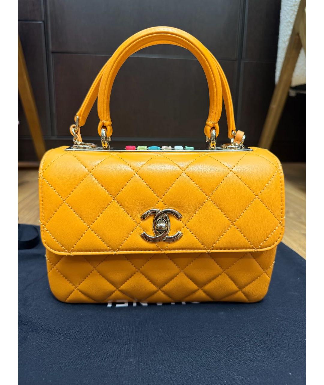 CHANEL Оранжевая кожаная сумка с короткими ручками, фото 8