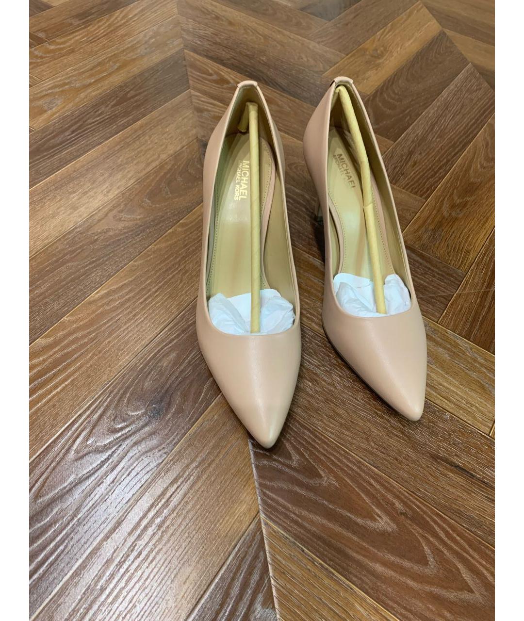 MICHAEL KORS Бежевые кожаные туфли, фото 2