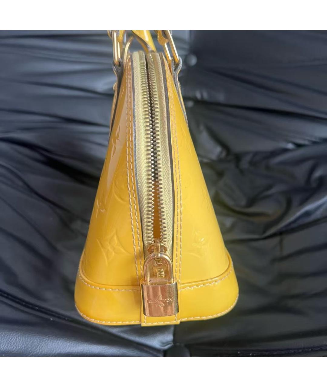 LOUIS VUITTON Желтая кожаная сумка с короткими ручками, фото 4