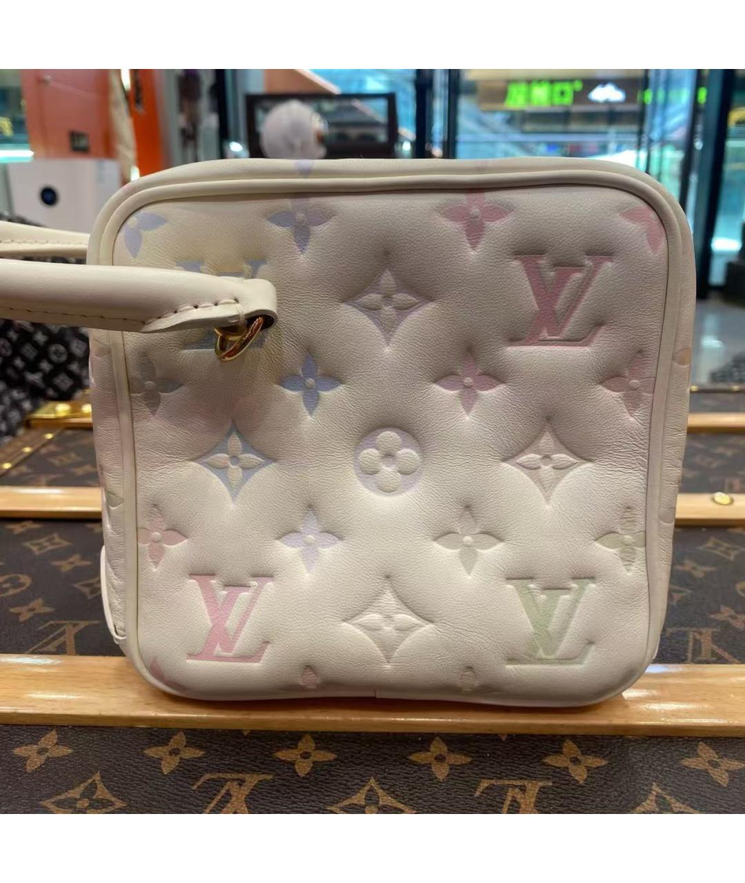 LOUIS VUITTON Белая кожаная сумка с короткими ручками, фото 4