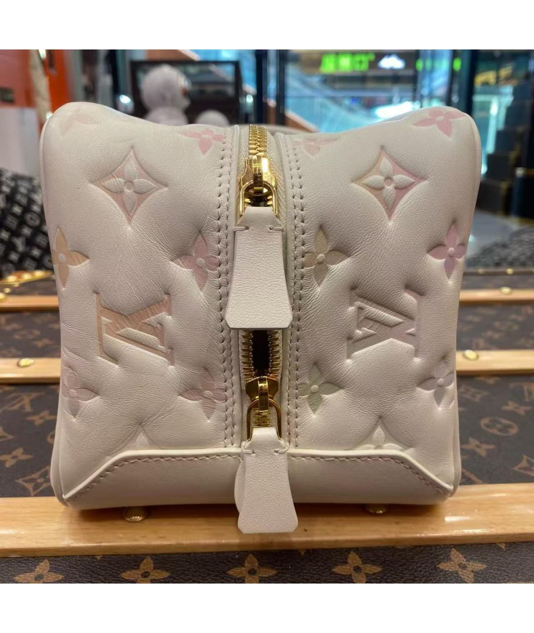 LOUIS VUITTON Белая кожаная сумка с короткими ручками, фото 3