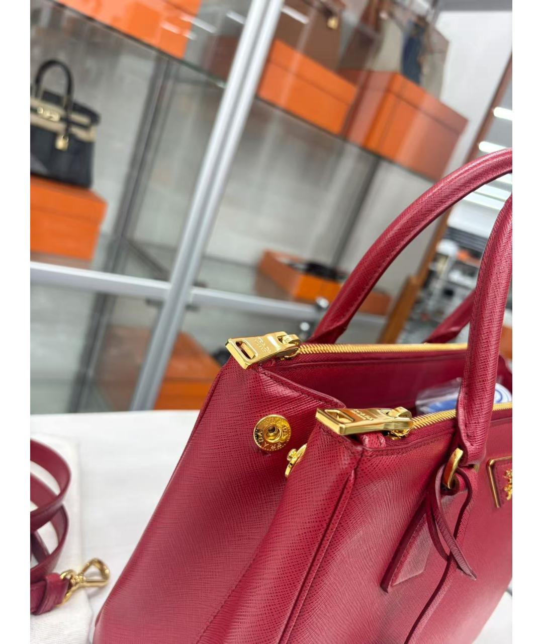 PRADA Красная кожаная сумка с короткими ручками, фото 3