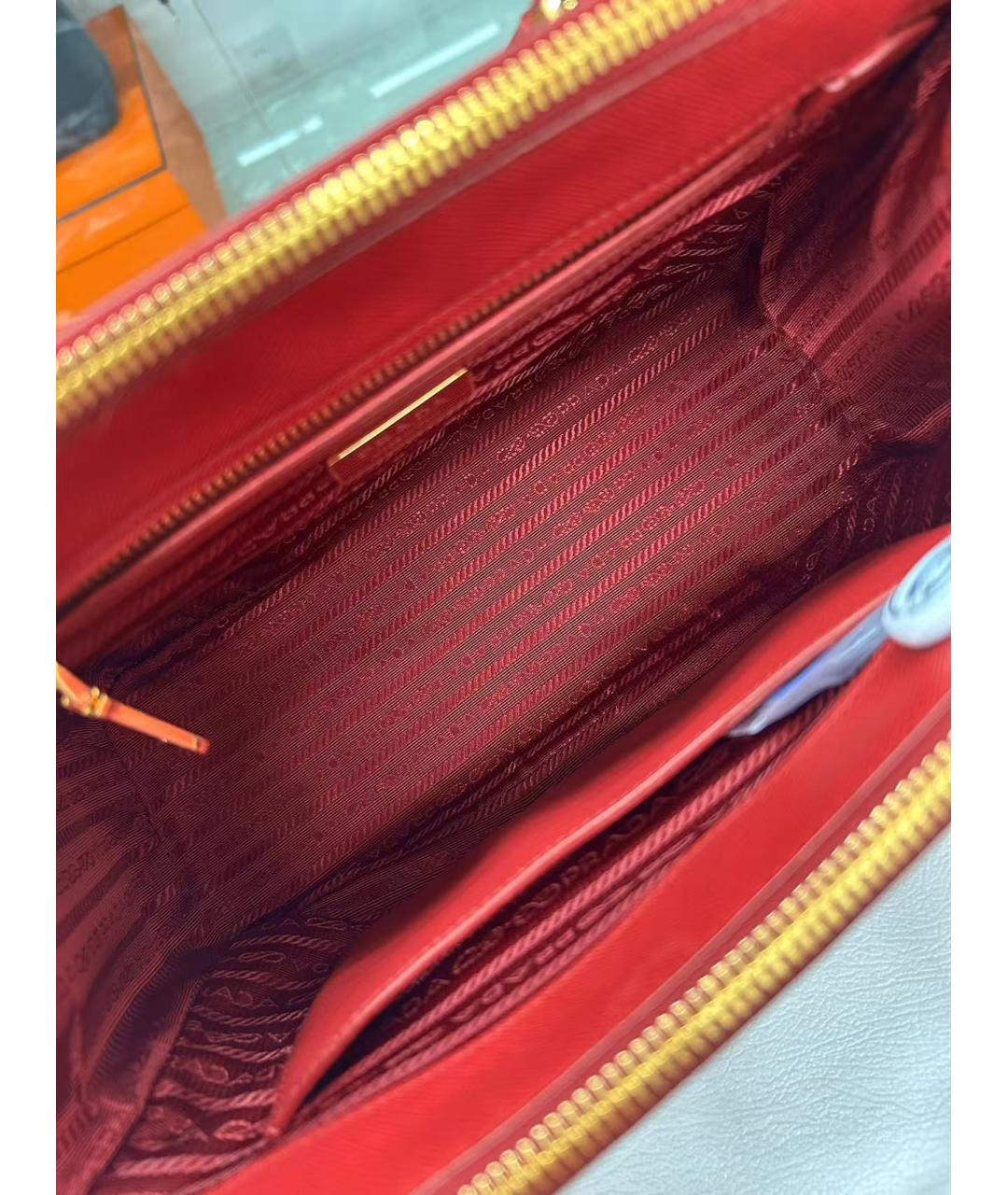 PRADA Красная кожаная сумка с короткими ручками, фото 7