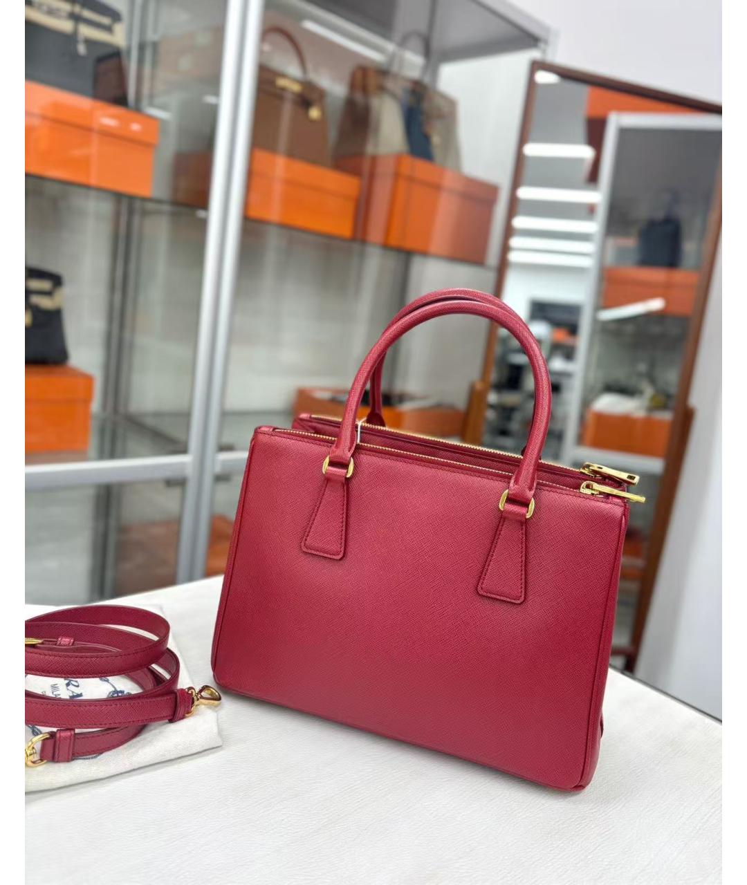 PRADA Красная кожаная сумка с короткими ручками, фото 2