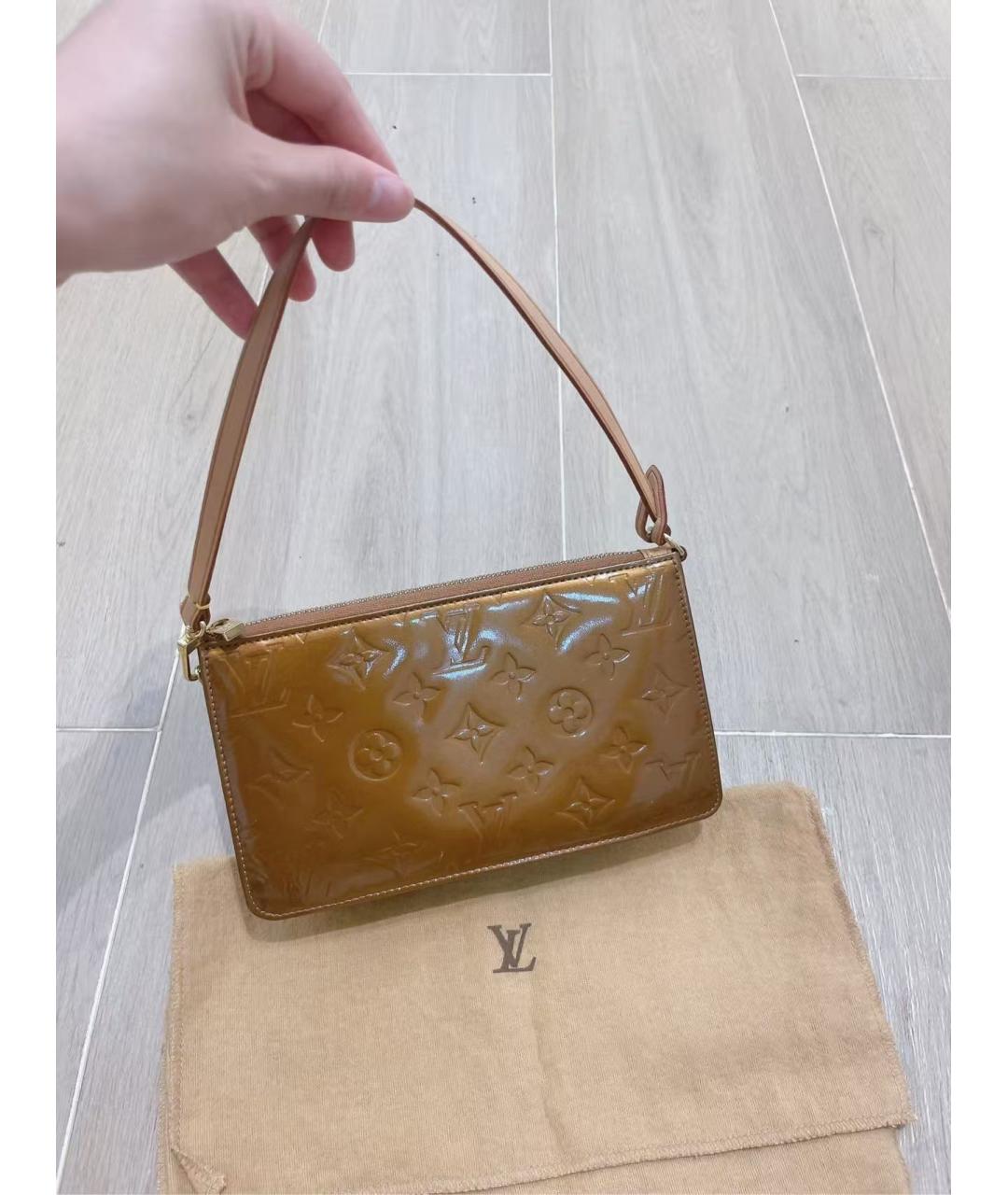 LOUIS VUITTON Горчичная сумка с короткими ручками из лакированной кожи, фото 2