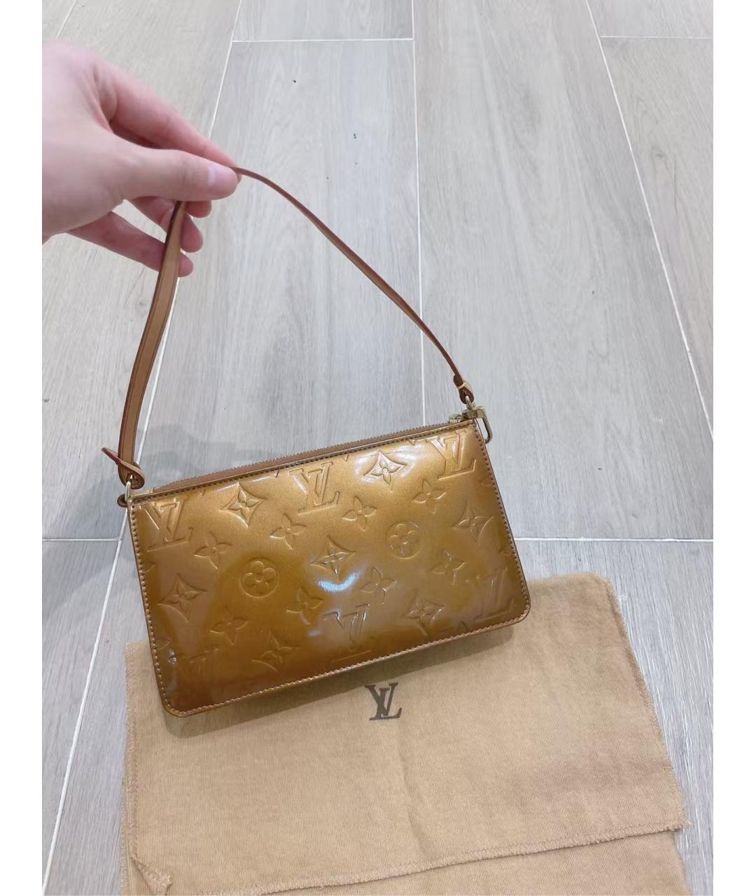 LOUIS VUITTON Горчичная сумка с короткими ручками из лакированной кожи, фото 8