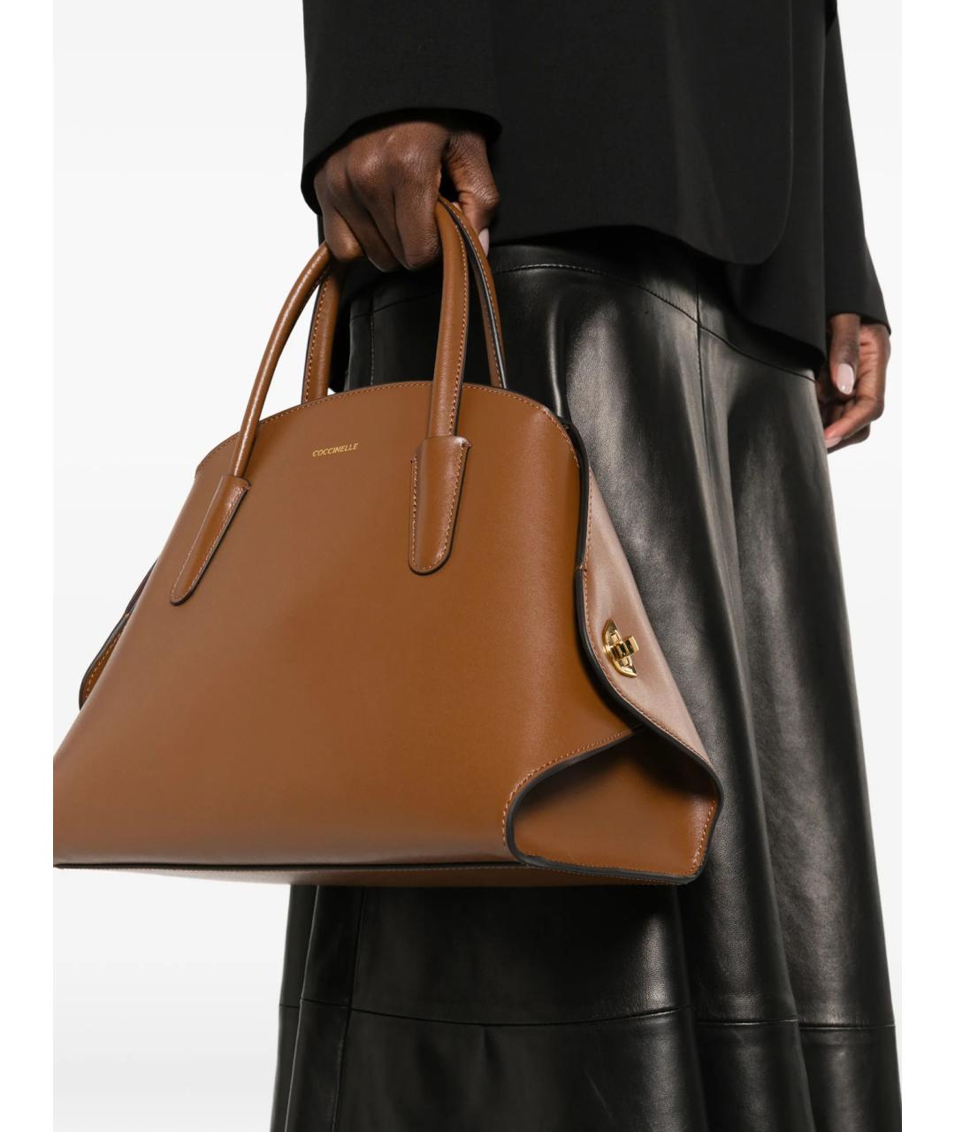 COCCINELLE Коричневая кожаная сумка с короткими ручками, фото 2