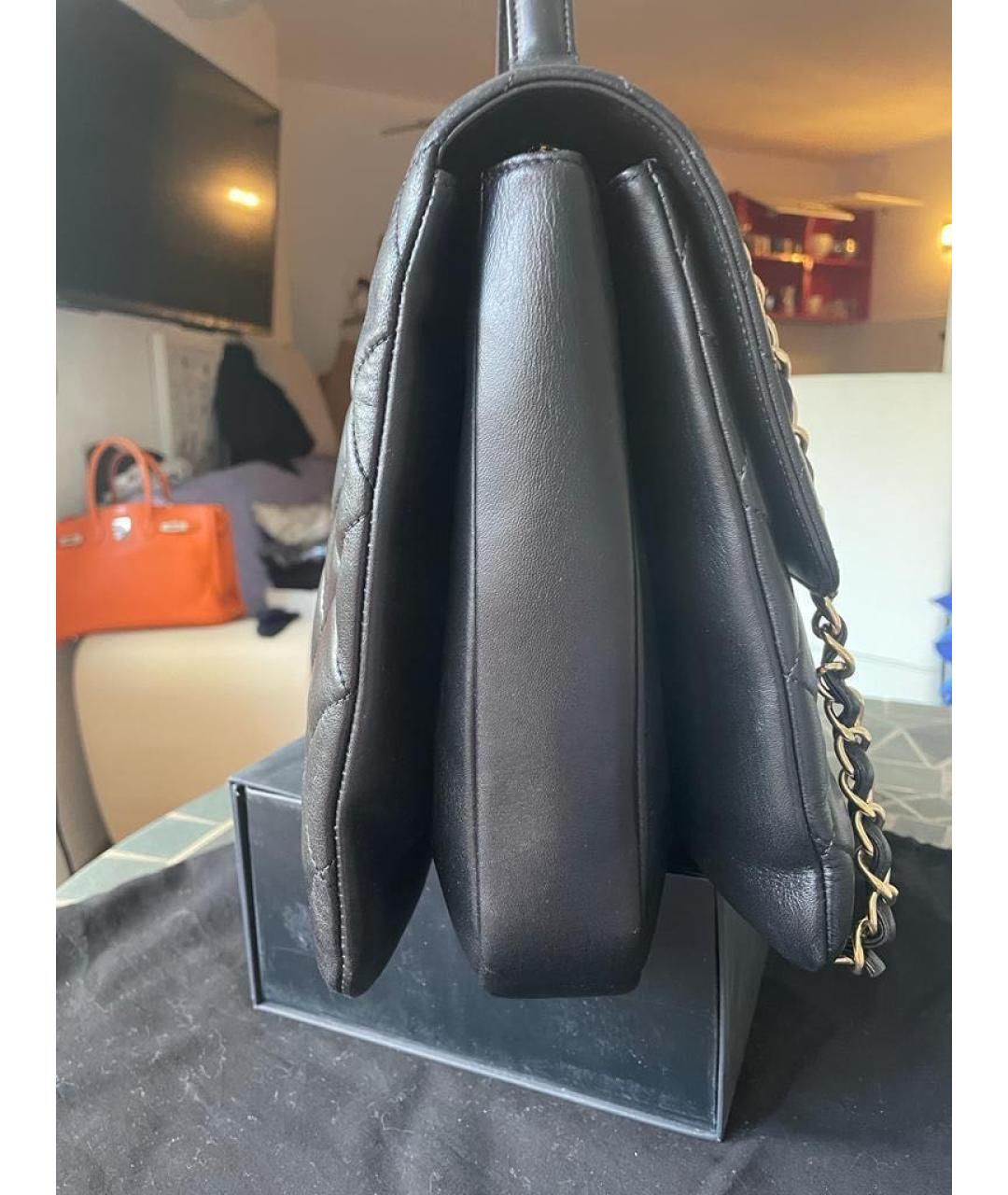 CHANEL Черная кожаная сумка с короткими ручками, фото 4