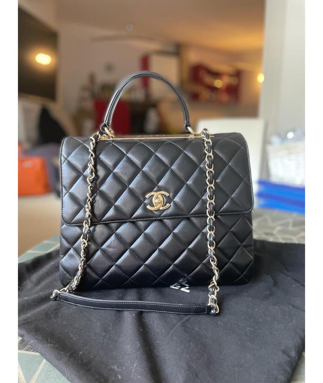 CHANEL Черная кожаная сумка с короткими ручками, фото 5