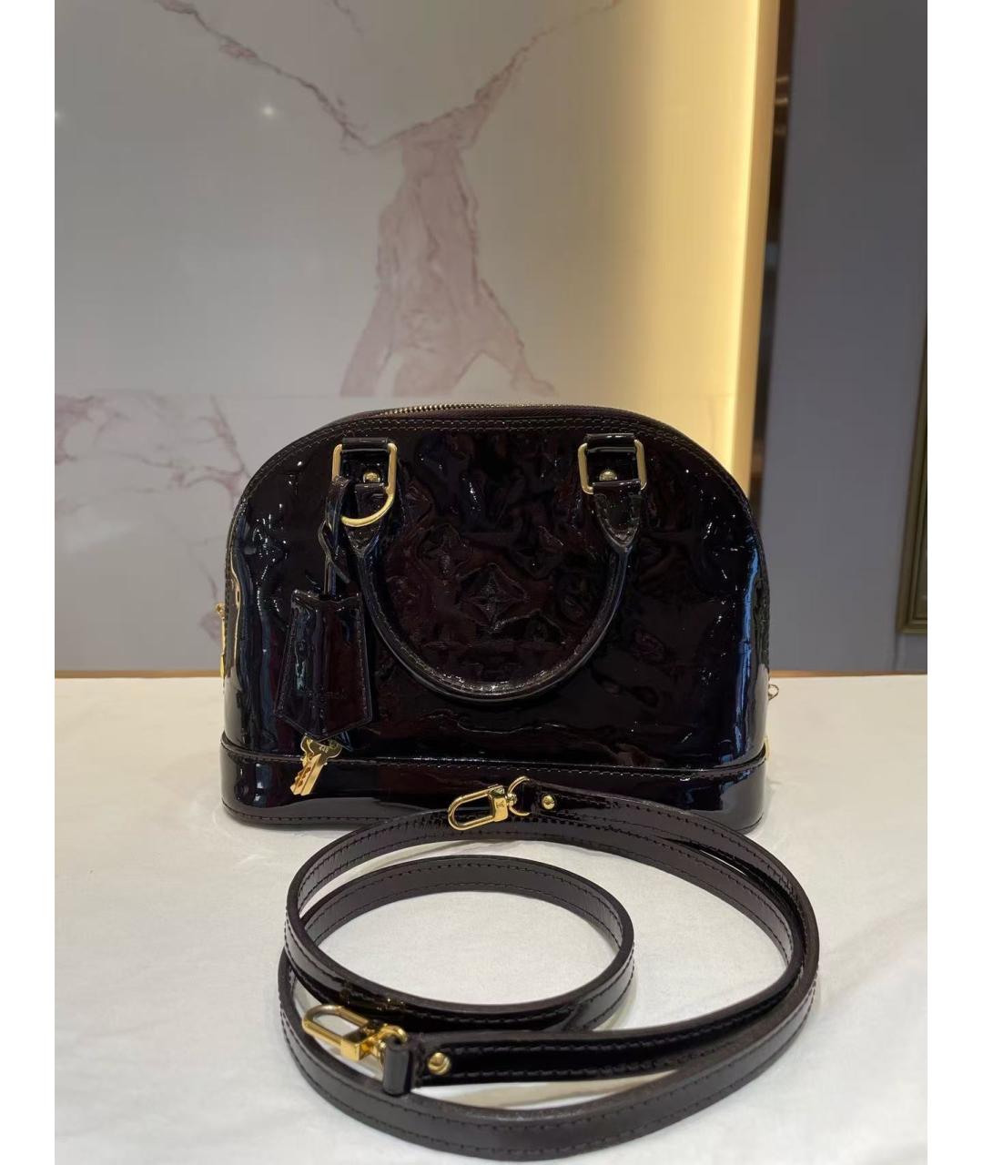 LOUIS VUITTON Черная сумка с короткими ручками из лакированной кожи, фото 2