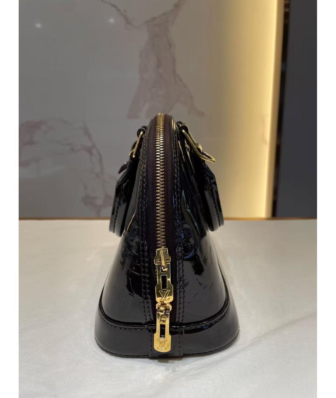 LOUIS VUITTON Черная сумка с короткими ручками из лакированной кожи, фото 3