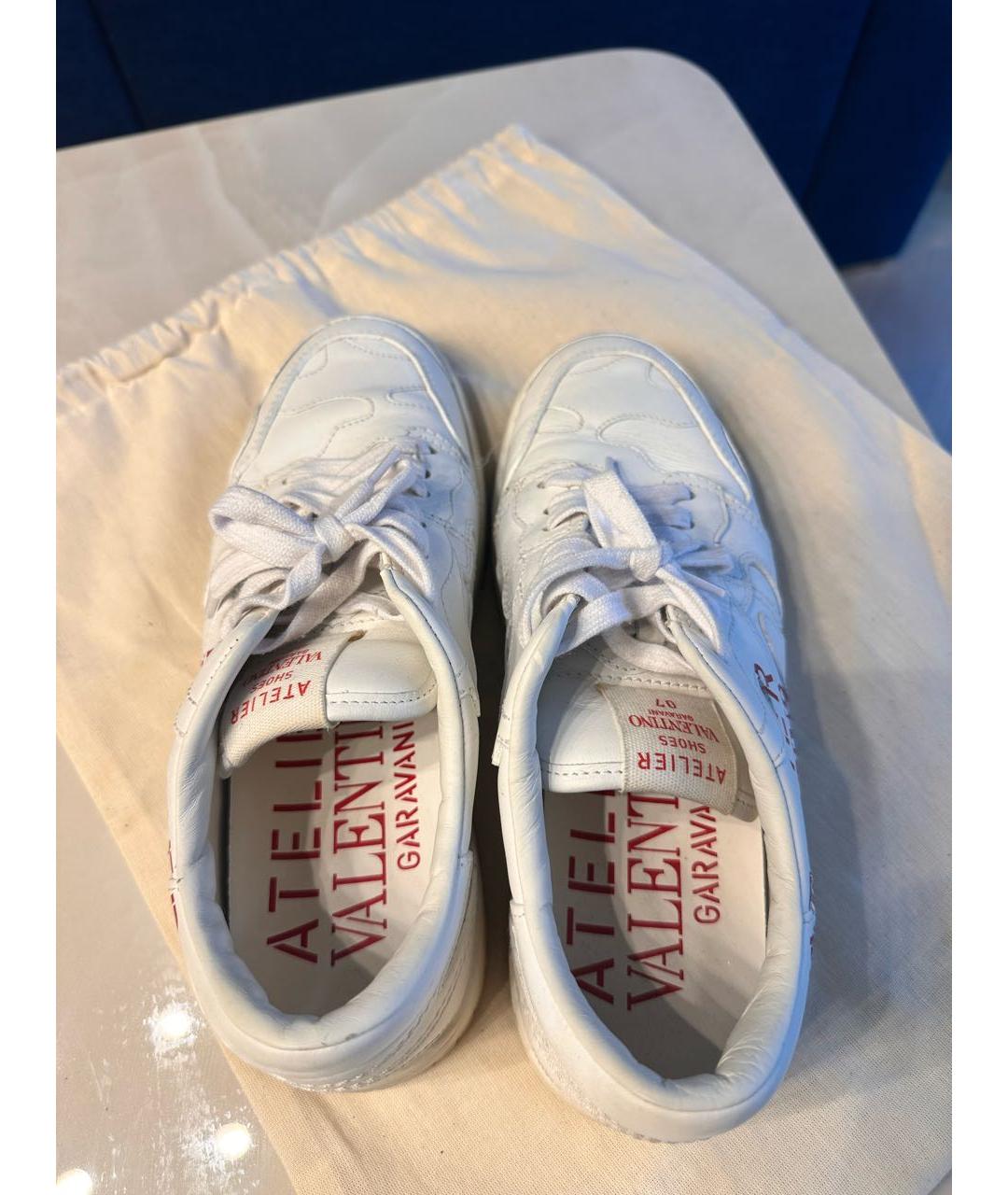 RED VALENTINO Белые кожаные кроссовки, фото 3