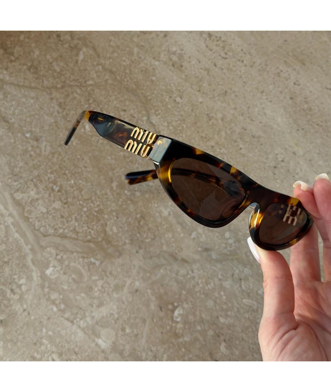 MIU MIU Коричневые пластиковые солнцезащитные очки, фото 6