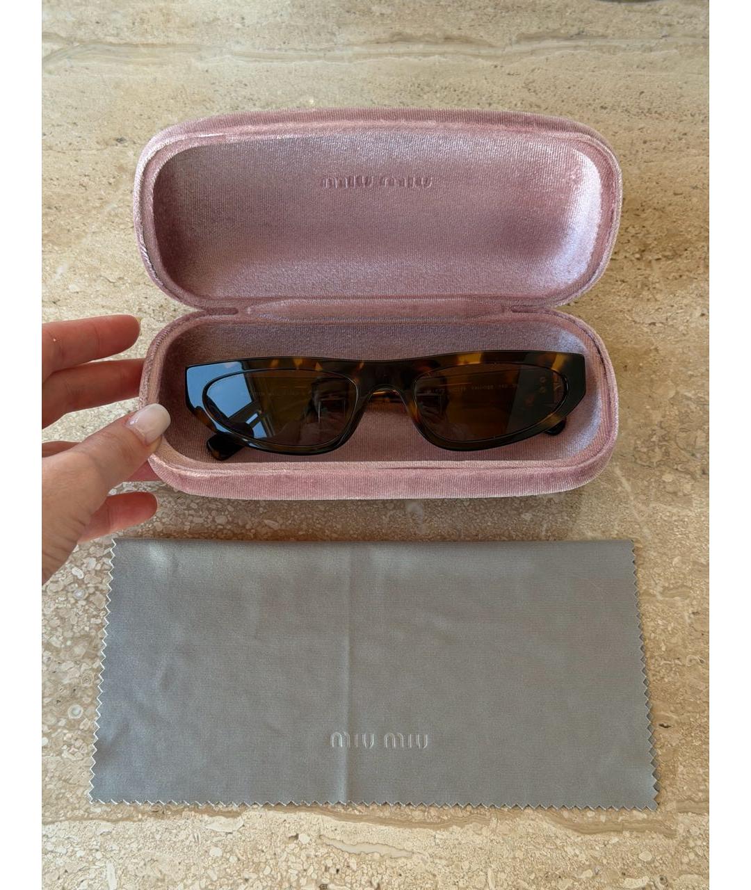 MIU MIU Коричневые пластиковые солнцезащитные очки, фото 3