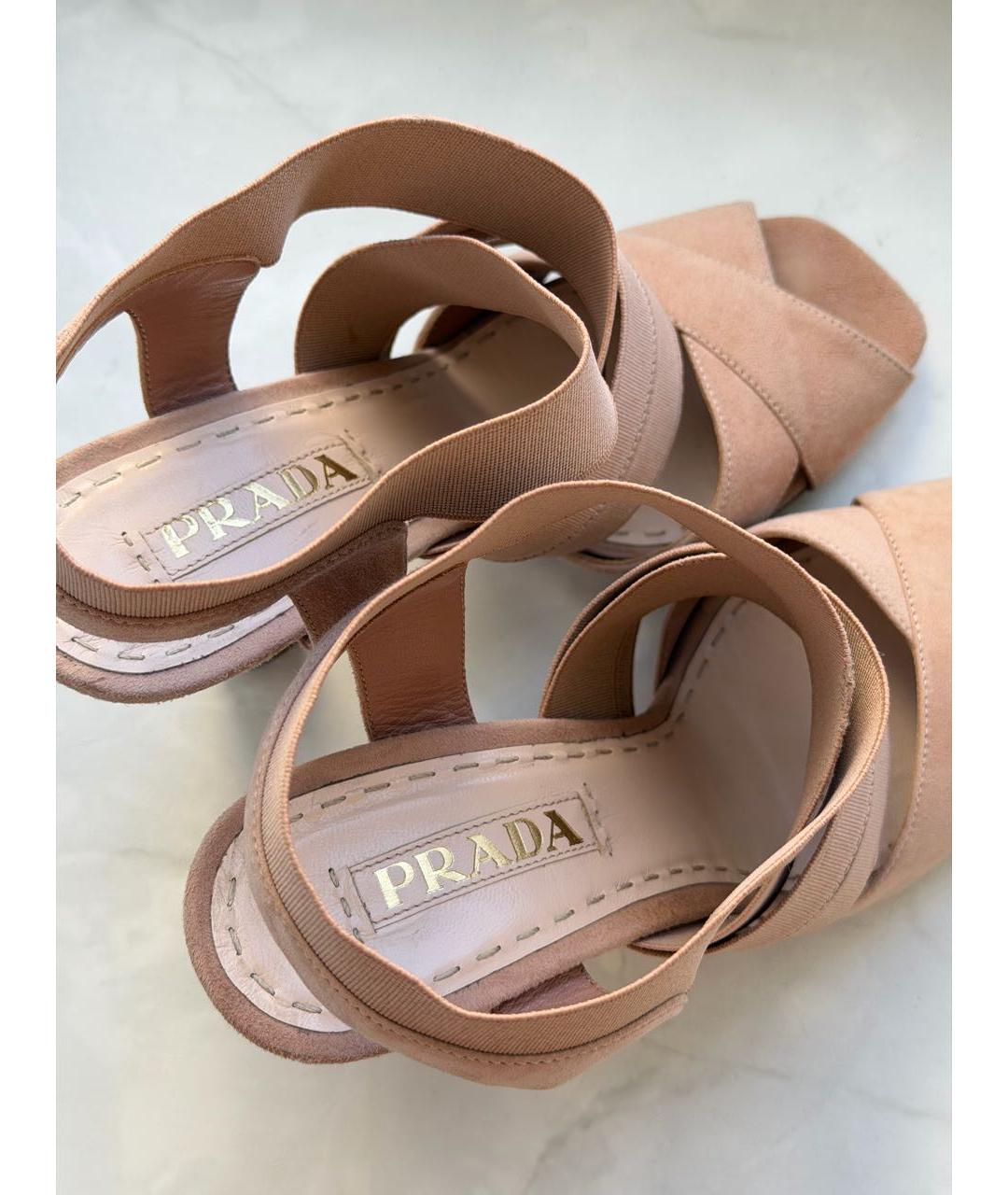 PRADA Бежевые замшевые босоножки, фото 3