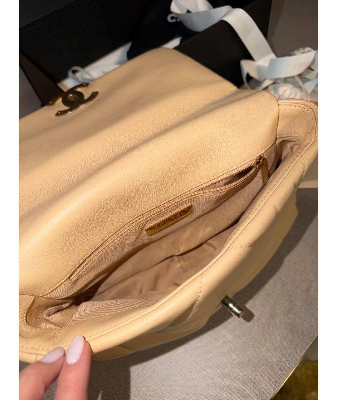 CHANEL Бежевая кожаная сумка через плечо, фото 4