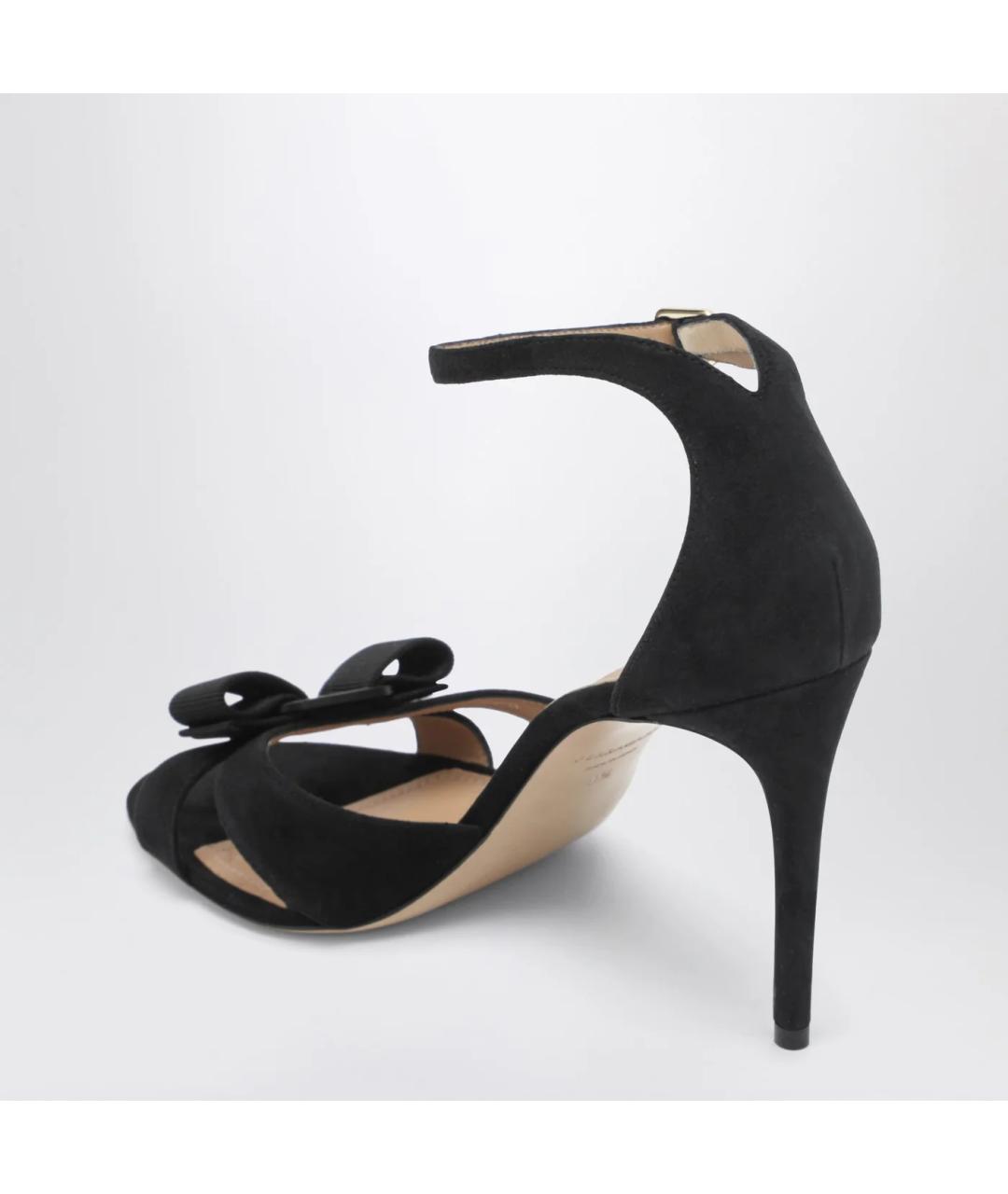 FERRAGAMO Черные замшевые босоножки, фото 2