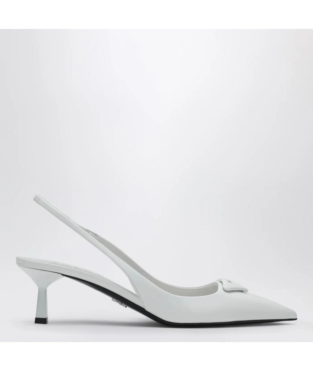 PRADA Белые лодочки на низком каблуке из лакированной кожи, фото 3