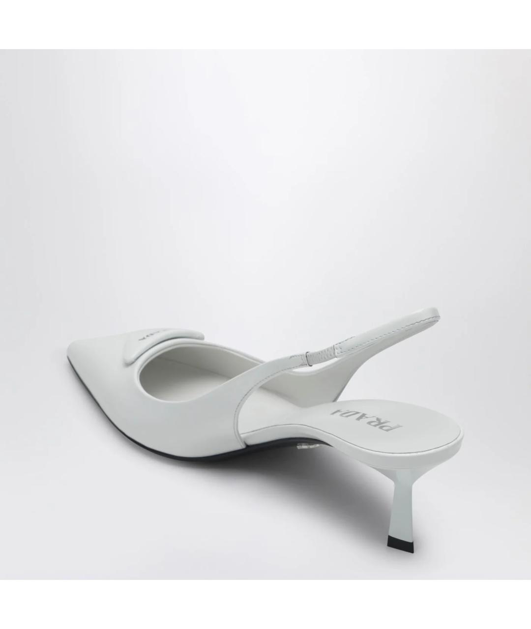 PRADA Белые лодочки на низком каблуке из лакированной кожи, фото 2