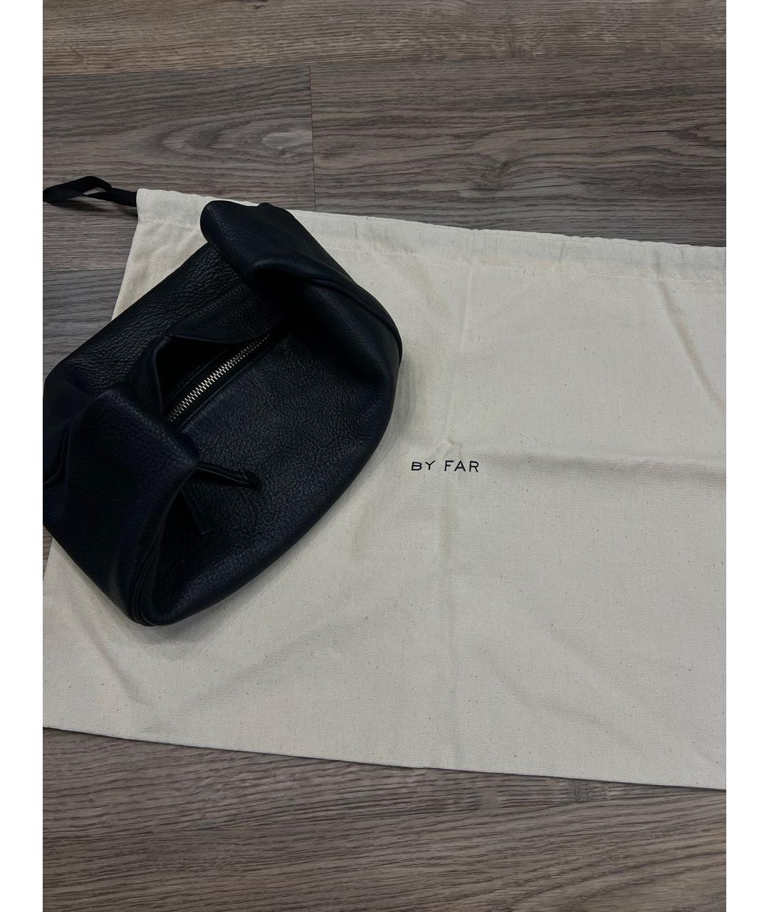 BY FAR Черная кожаная сумка с короткими ручками, фото 5