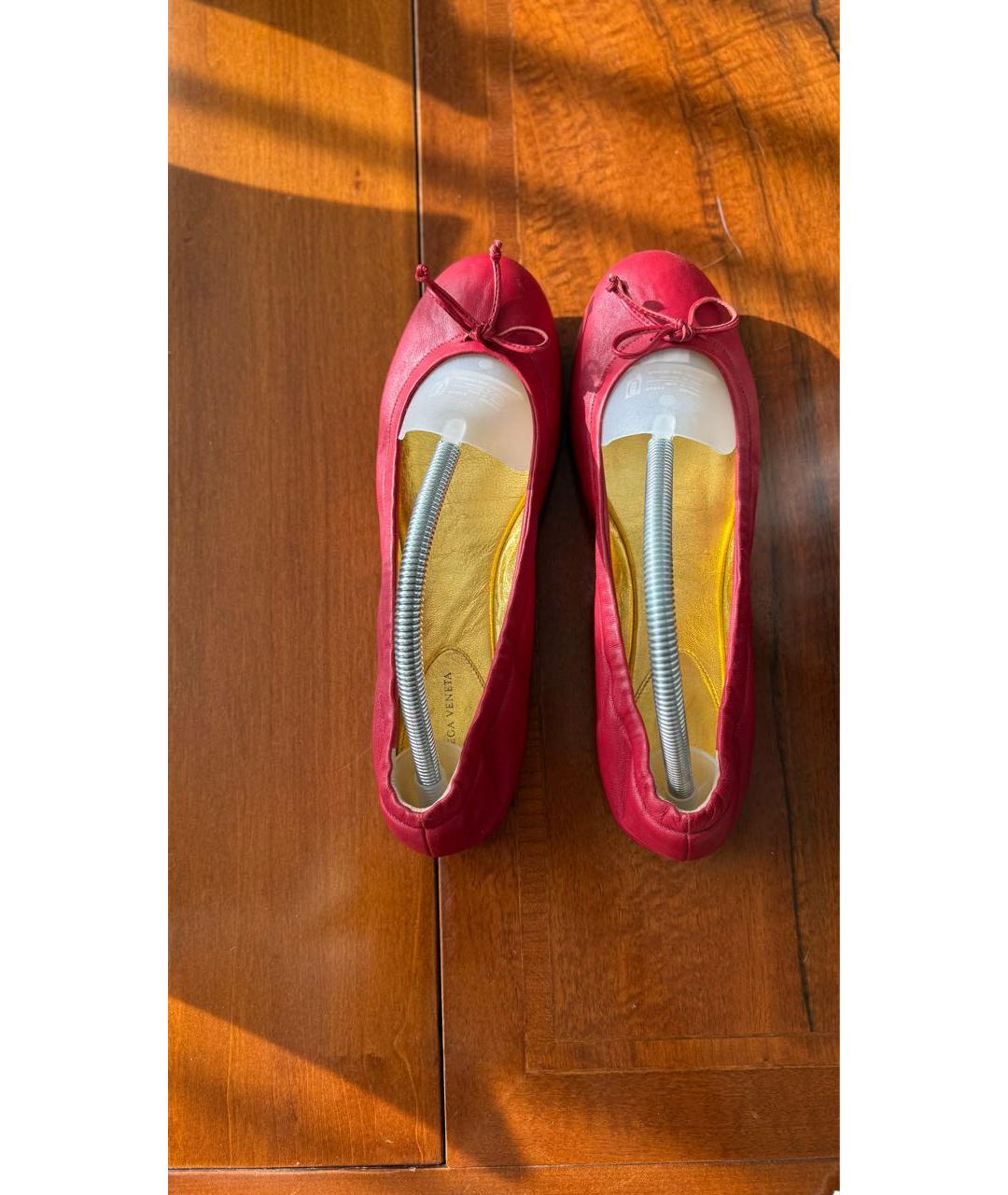 BOTTEGA VENETA Красные кожаные балетки, фото 3