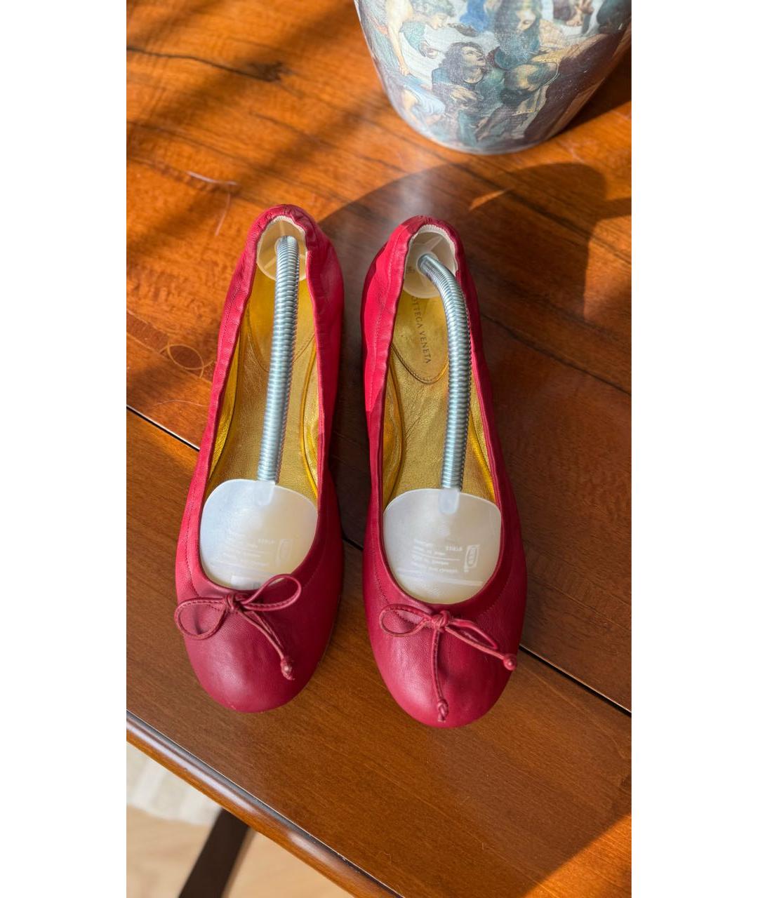 BOTTEGA VENETA Красные кожаные балетки, фото 2